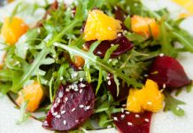 SALATA DE LEGUME întotdeauna un ajutor în dietele pentru slăbit! Iată 5 rețete simple, delicioase și sățioase!