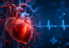 Primele semne ale unui infarct la femei: ce nu trebuie să ignori Femeie de peste 50 de ani resimțind dureri în piept, posibil simptom al unui infarct.